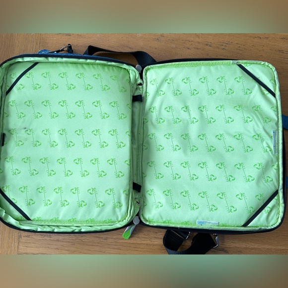 Laptop/Tablet bag: Holds devices up to 10x13” . 3 pockets and detachable strap. - Picture 4 of 4